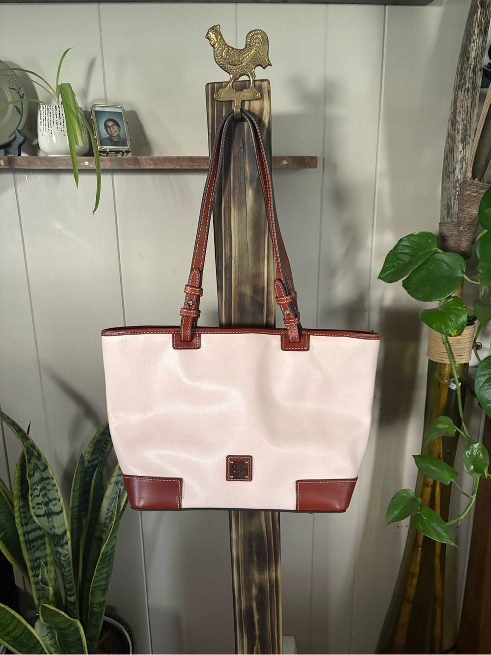 Dooney & Bourke Saffiano Leisure Shopper tote bag